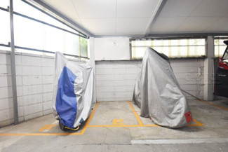 【駐車場】 | バイク置き場。空き区画の有無や駐輪料金、サイズおよび排気量規定などについては、改めてお問い合わせください。～即日のご見学可能～　お問合せはお気軽にどうぞ。