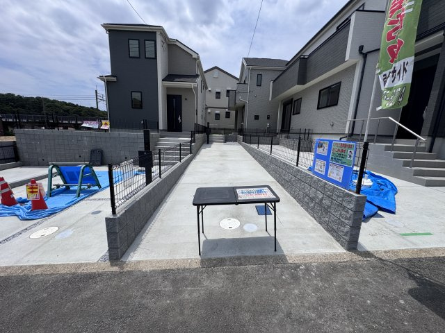 松戸市八ケ崎５丁目新築戸建【八ヶ崎小学校：7分】の駐車場|A号棟駐車スペース・縦列2台駐車可