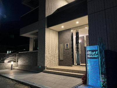 【外観】 | ビエンフェⅢ | 外観写真（夜）