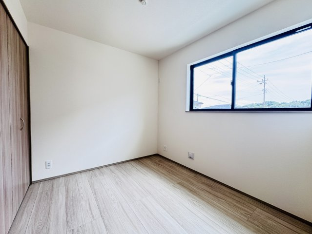 松戸市八ケ崎５丁目新築戸建【八ヶ崎小学校：7分】の洋室|1F4.5帖洋室