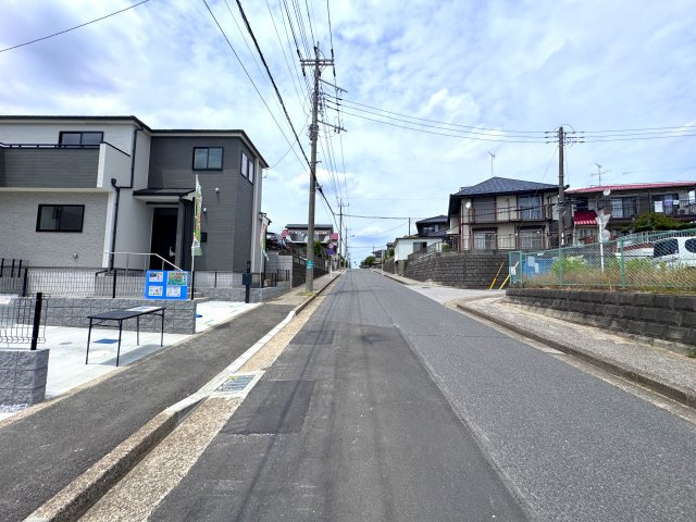 松戸市八ケ崎５丁目新築戸建【八ヶ崎小学校：7分】の前面道路含む現地写真|東側前面道路