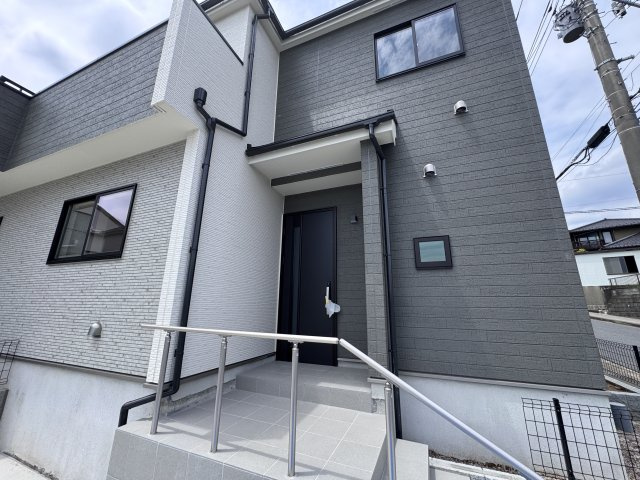 松戸市八ケ崎５丁目新築戸建【八ヶ崎小学校：7分】のエントランス|エントランス・玄関ポーチ