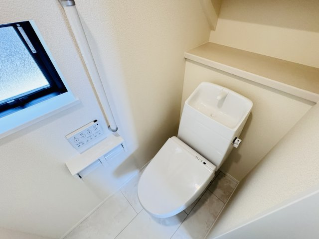 松戸市八ケ崎５丁目新築戸建【八ヶ崎小学校：7分】のトイレ|温水洗浄暖房便座つきトイレ