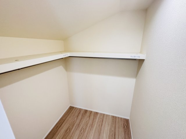 松戸市八ケ崎５丁目新築戸建【八ヶ崎小学校：7分】の収納|2Fファミリークローゼット