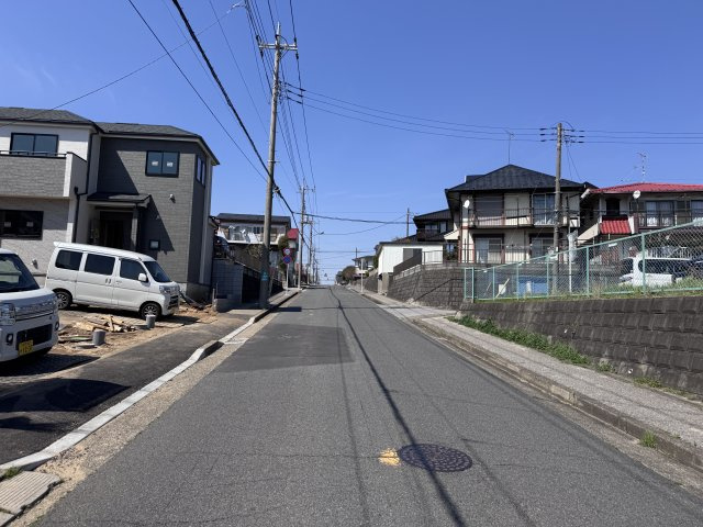 松戸市八ケ崎５丁目新築戸建【八ヶ崎小学校：7分】の前面道路含む現地写真|東側前面道路