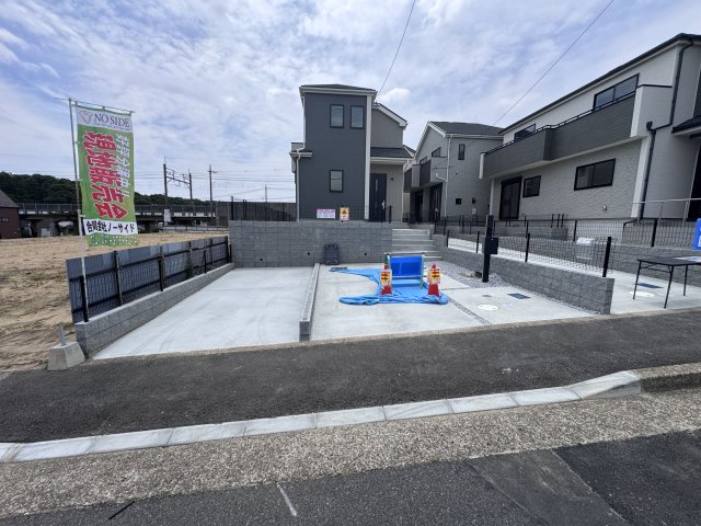 松戸市八ケ崎５丁目新築戸建【八ヶ崎小学校：7分】の駐車場|C号棟駐車スペース・並列2台駐車可