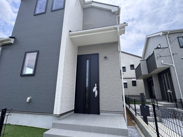 松戸市八ケ崎５丁目新築戸建【八ヶ崎小学校：7分】のエントランス|エントランス・玄関ポーチ