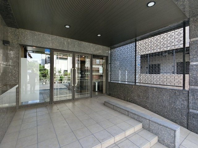 レジディア南行徳のエントランス