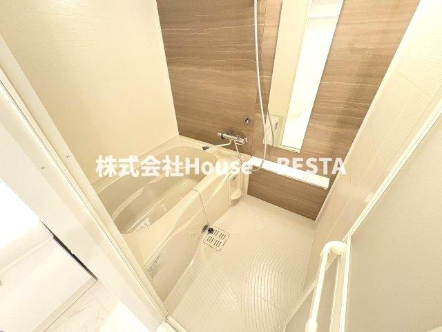 ソルテラス神戸栄町通の浴室