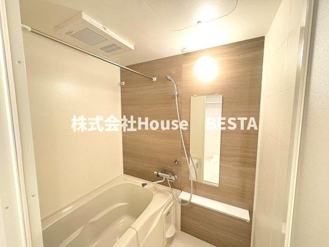 ソルテラス神戸栄町通の浴室