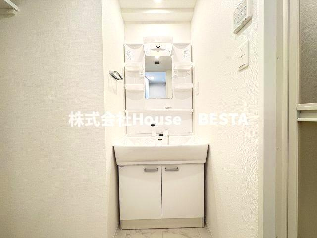 ソルテラス神戸栄町通の独立洗面台