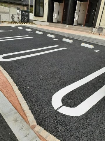 メゾン　ドゥイエットの駐車場