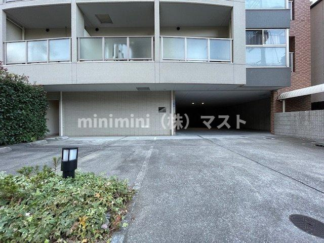 ノステルコート夕陽丘の駐車場