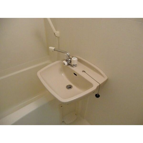 サープラス石田の洗面所