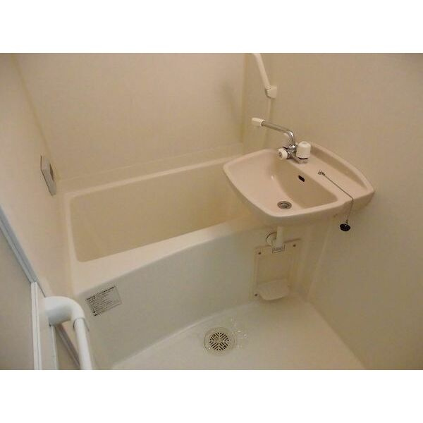 サープラス石田の浴室