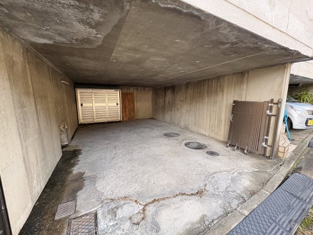 帝塚山テラスハウスの駐車場