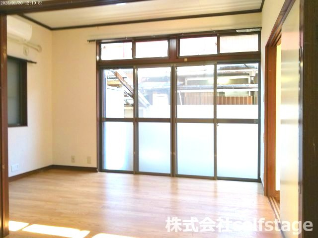 関町北４丁目貸家　西棟の玄関