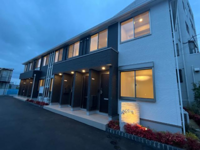 【外観】 | カロテラス | 外観写真（夜）