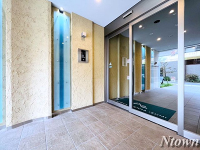 【エントランス】 | アクアエテルナ泉 | 建物の内部です