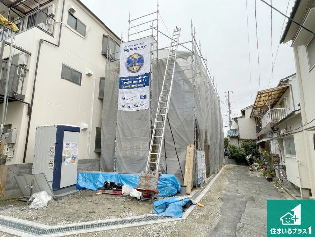 豊中市千成町　第2期　新築一戸建ての外観|周辺は落ち着いた街並みの住宅地！子育てがしやすい住環境です！まだ未完成ですが、現地でしかわからない事もございます。是非一度ご覧ください。