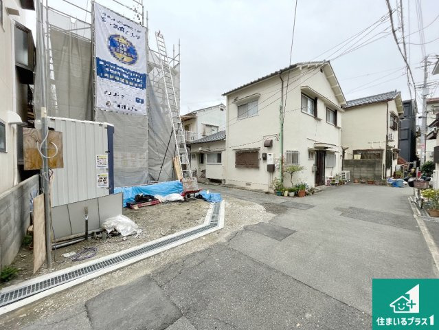 豊中市千成町　第2期　新築一戸建ての前面道路含む現地写真|周辺は落ち着いた街並みの住宅地！子育てがしやすい住環境です！まだ未完成ですが、現地でしかわからない事もございます。是非一度ご覧ください。