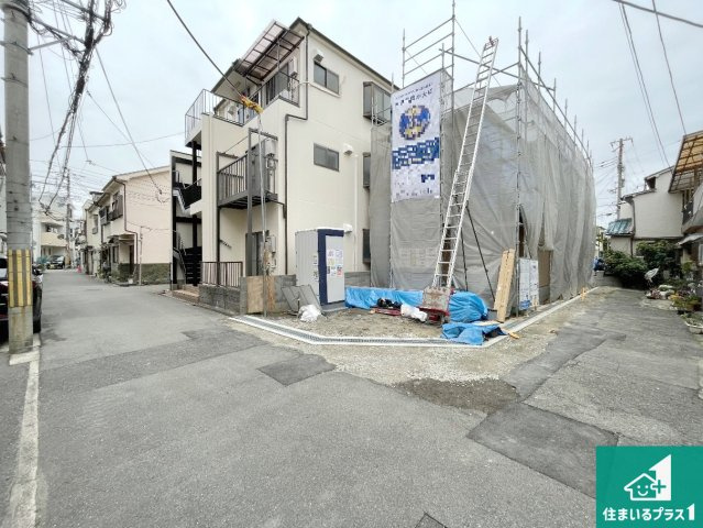 豊中市千成町　第2期　新築一戸建ての前面道路含む現地写真|周辺は落ち着いた街並みの住宅地！子育てがしやすい住環境です！まだ未完成ですが、現地でしかわからない事もございます。是非一度ご覧ください。
