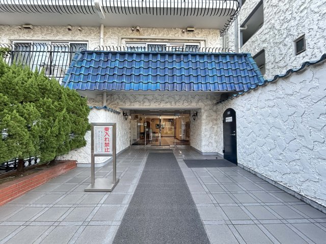 秀和椎名町レジデンスのエントランス