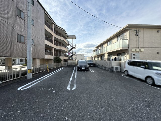 シャーメゾン ラディアの駐車場
