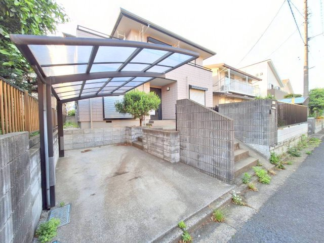 越谷市・宮本町ヘーベルハウスの駐車場