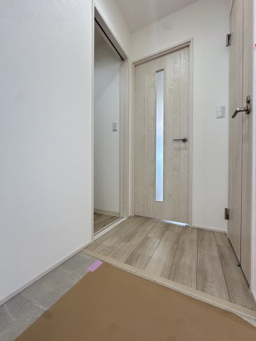 フジパレス遠里小野イーストの玄関