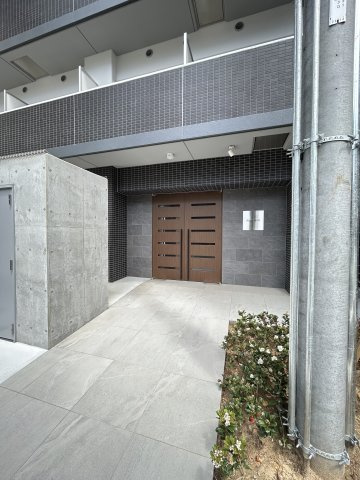 Alivis新町のエントランス