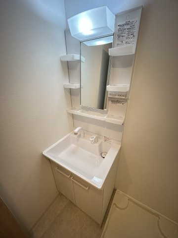 Alivis新町の洗面所