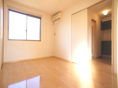 【寝室】 | エスペランサ仁神堂Ｂ | 快適に過ごせるエアコンが北側洋室にも付いています♪