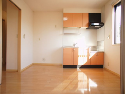 【キッチン】 | エスペランサ仁神堂Ｂ | 窓があり明るい☆うれしい吊戸棚付きです♪