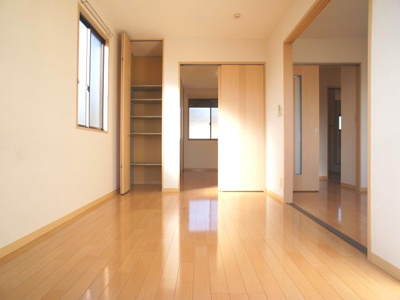 【居間・リビング】 | エスペランサ仁神堂Ｂ | 便利な収納があります♪