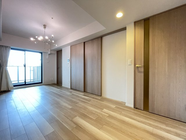 クラッシィハウス御池柳馬場の居間・リビング|リビング9帖
床暖房2か所あり。