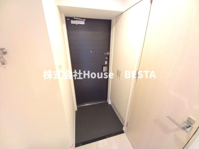 ソルテラス神戸栄町通の玄関