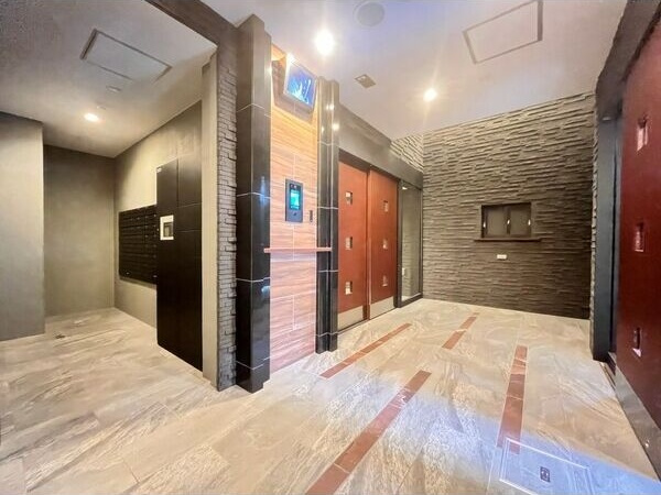 エスリードレジデンス上前津フロントのエントランス