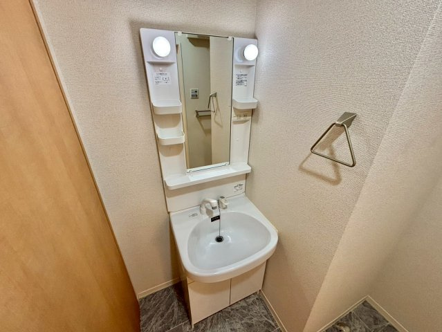 ロンド・ヴィル・ウエストの独立洗面台