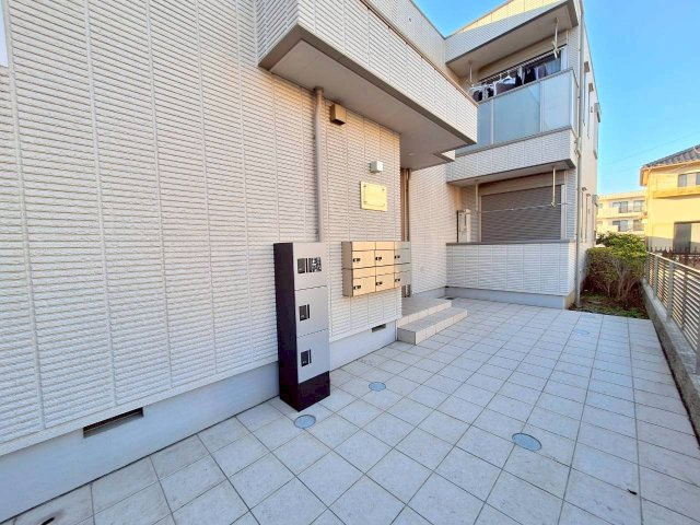 メゾンブランシュのエントランス|耐火・耐震　旭化成ヘーベルメゾン