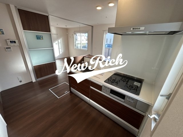 伊勢崎市戸谷塚町のアパートの居間・リビング