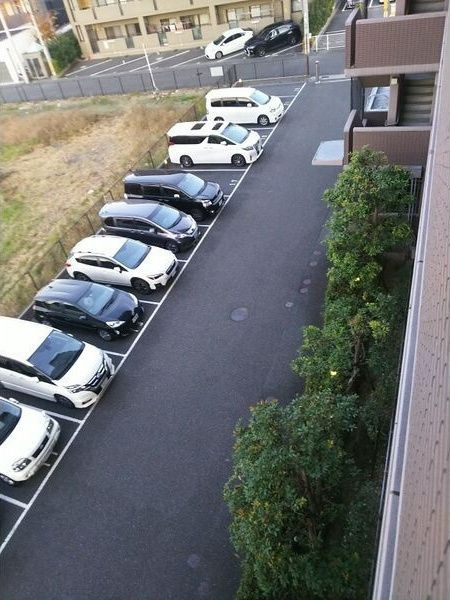 ヴェルデュール・カーの駐車場