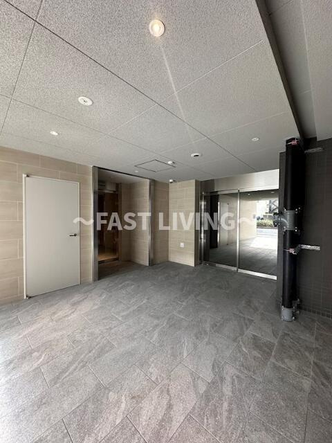 クレイラ西早稲田のエントランス