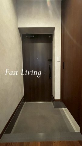 クレイラ西早稲田の玄関