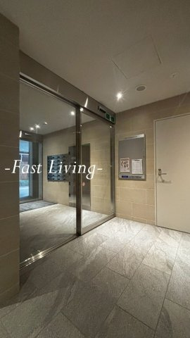 クレイラ西早稲田のエントランス