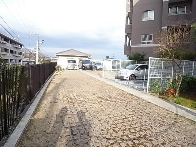 ワコーレヒルズ苦楽園MIRAIの駐車場