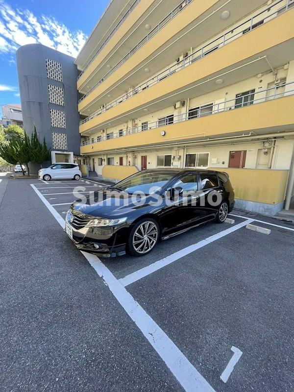 アロハ名谷の駐車場