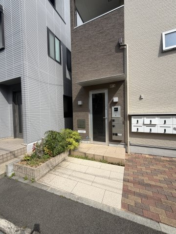 ハーモニーテラス矢部町のエントランス