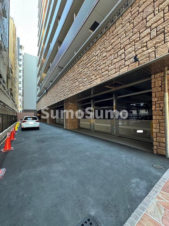 プレジオ恵美須の駐車場