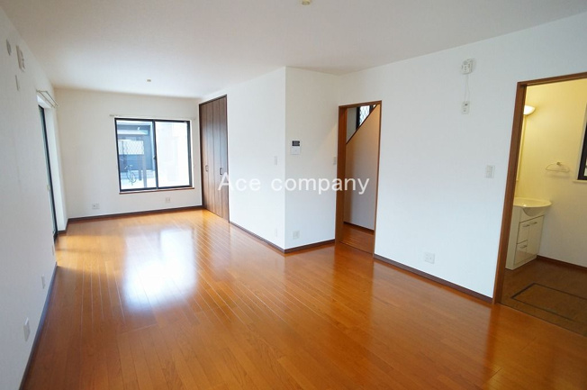 【居間・リビング】 | 八尾市緑ヶ丘5丁目 | 【LDK：16帖】